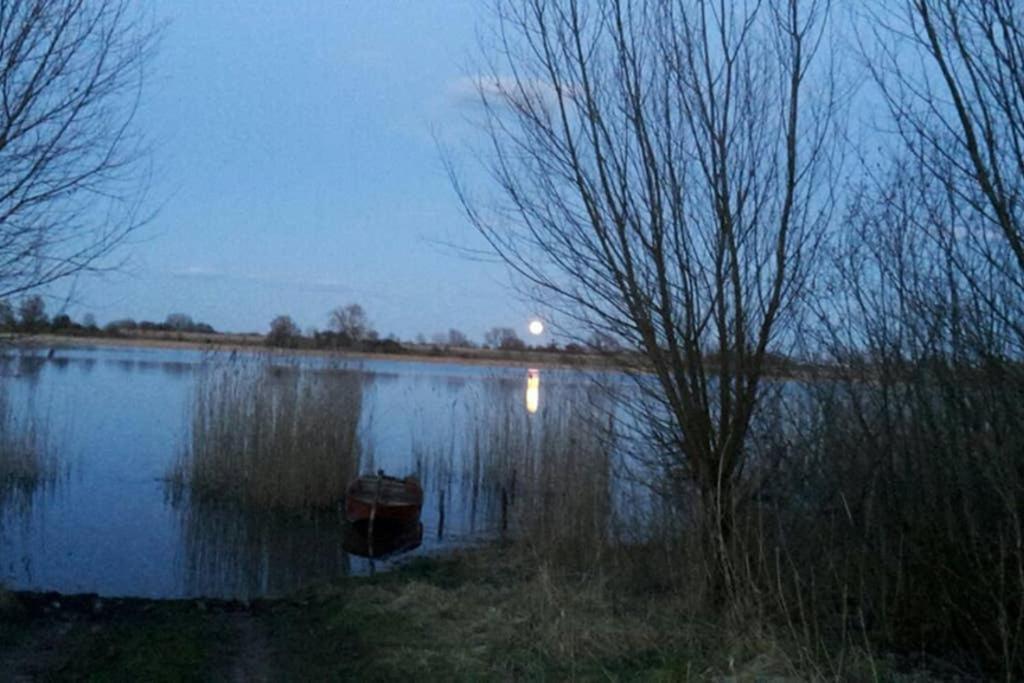 Entspannen Im Dorf Am See Zahren ภายนอก รูปภาพ